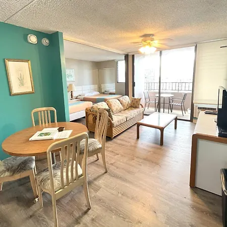 Royal Kuhio 1703 - Spacious Studio With Stunning Mountain Views In The Heart Of Waikiki!